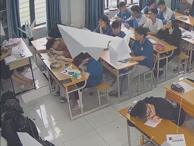 The teacher dangling shoeplay and dipping many times during class 68