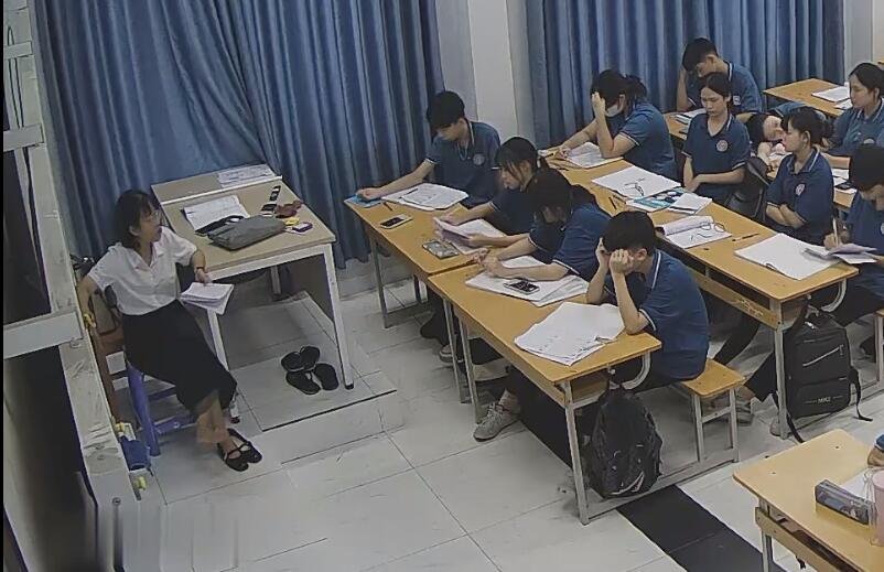 The teacher remove heels and footmassage by herself when having a lesson 3