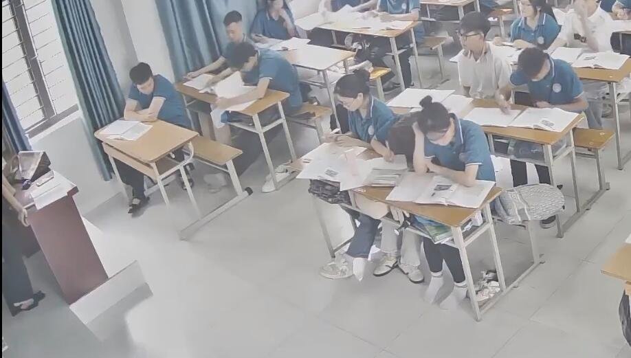 The teacher dipping and heelpopping when having a lesson 2