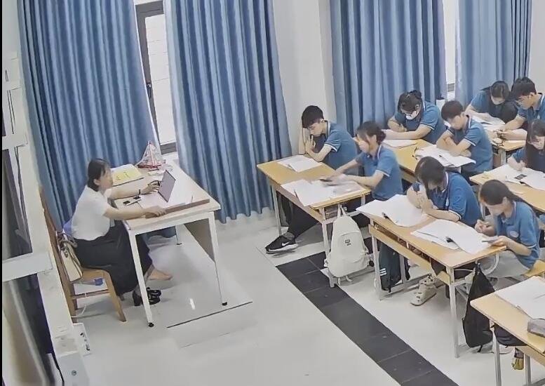 The teacher remove heels and footmassage by herself when having a lesson 5