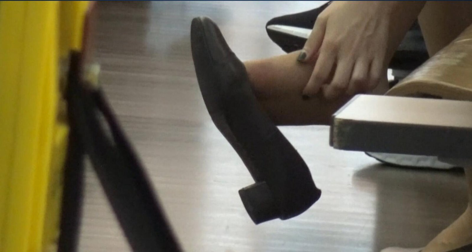 Three hostress sit down and dangling