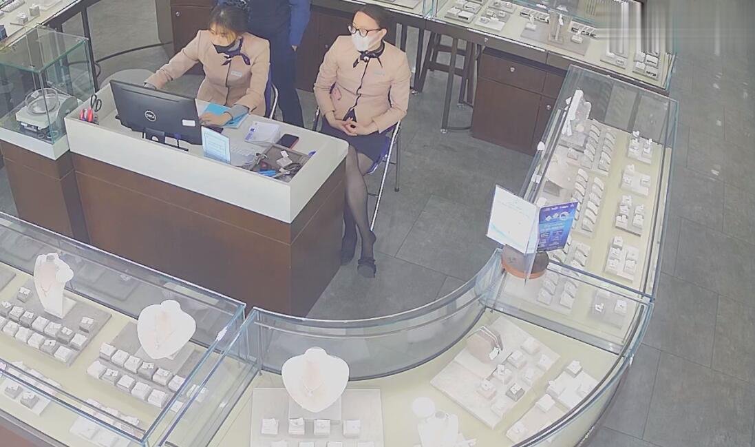 Let's watch the jewelry store hostess in blacknylon dangling from her front