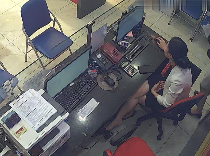 Get more closer to her dangling shoeplay feet