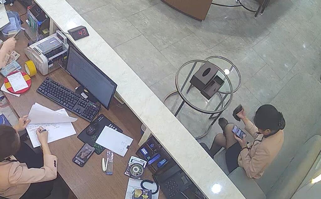 Ok great the jewelry store hostess are in black nylon now 13!