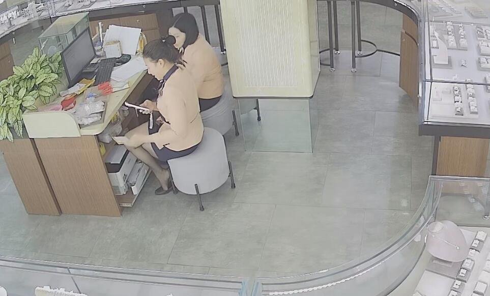 The new jewelry store dangling shoeplay queen is here 19