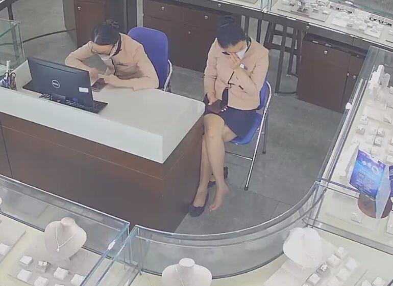 The jewelry store hostess dangling and drop heels show us her bare foot