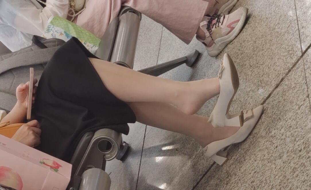 The lady in white heels dangling shoeplay when waiting for a call 6