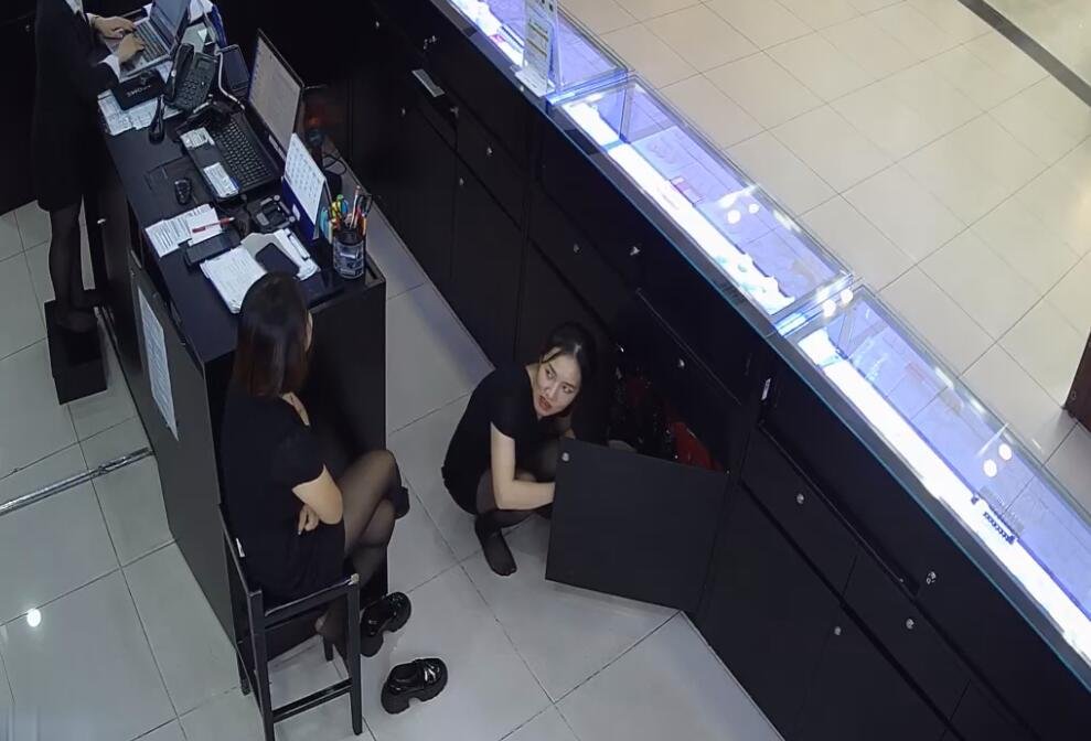 The jewelry store hostess in black nylon show us her cute feet! 14