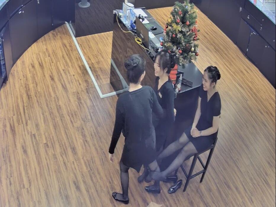 The jewelry store hostess in black nylon show us her cute feet! 110