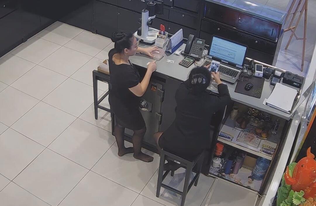 The jewelry store hostess in black nylon show us her cute feet! 140