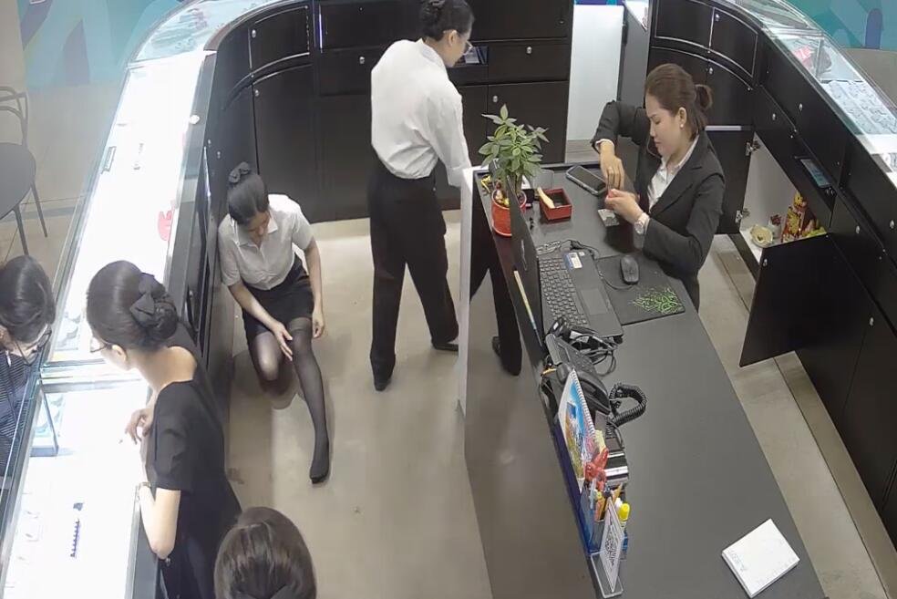 The jewelry store hostess in black nylon show us her cute feet! 158