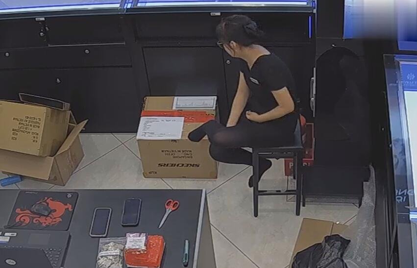 The jewelry store hostess in black nylon show us her cute feet! 159