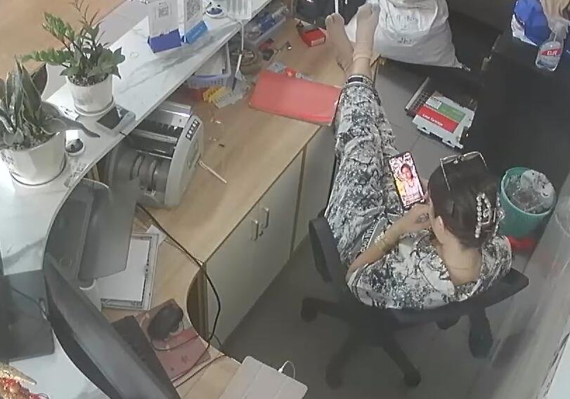 Her short stockings are very special 2