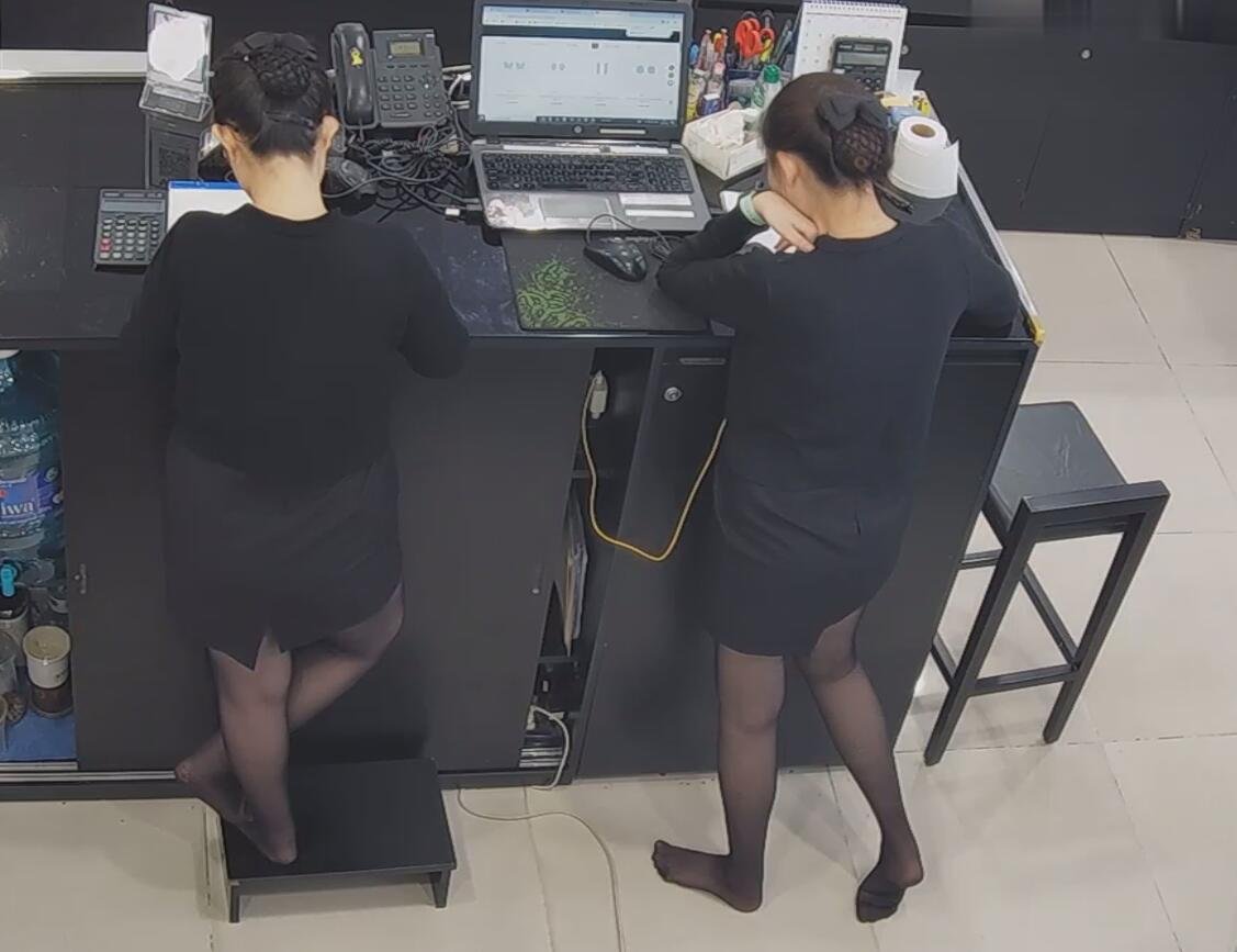 The jewelry store hostess in black nylon show us her cute feet! 172