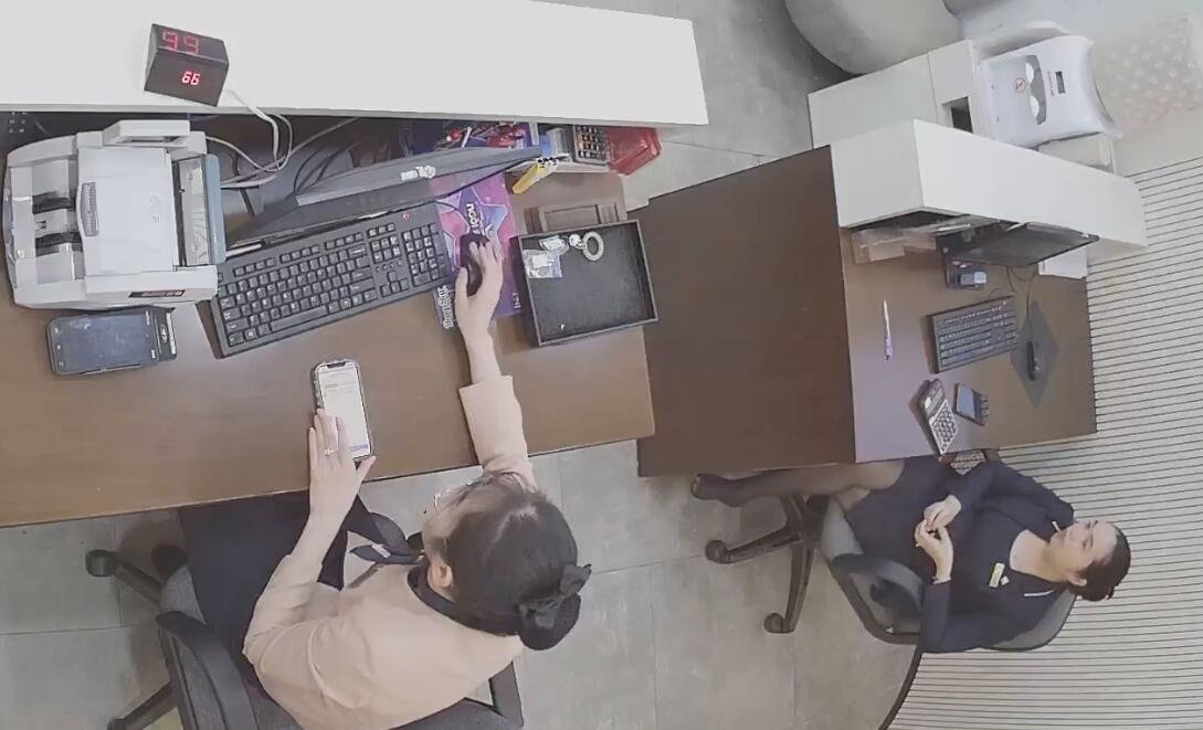 Her feet are Greek 6