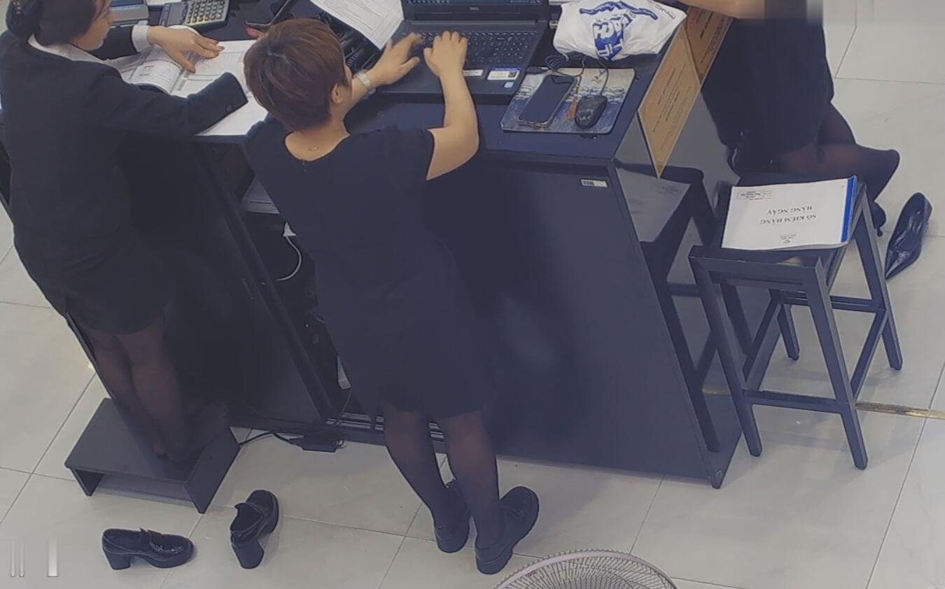 The jewelry store hostess in black nylon show us her cute feet! 183