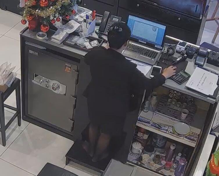 The jewelry store hostess in black nylon show us her cute feet! 197