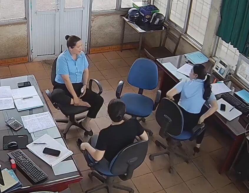 The office lady in blue uniform show us her cute nylon feet 3