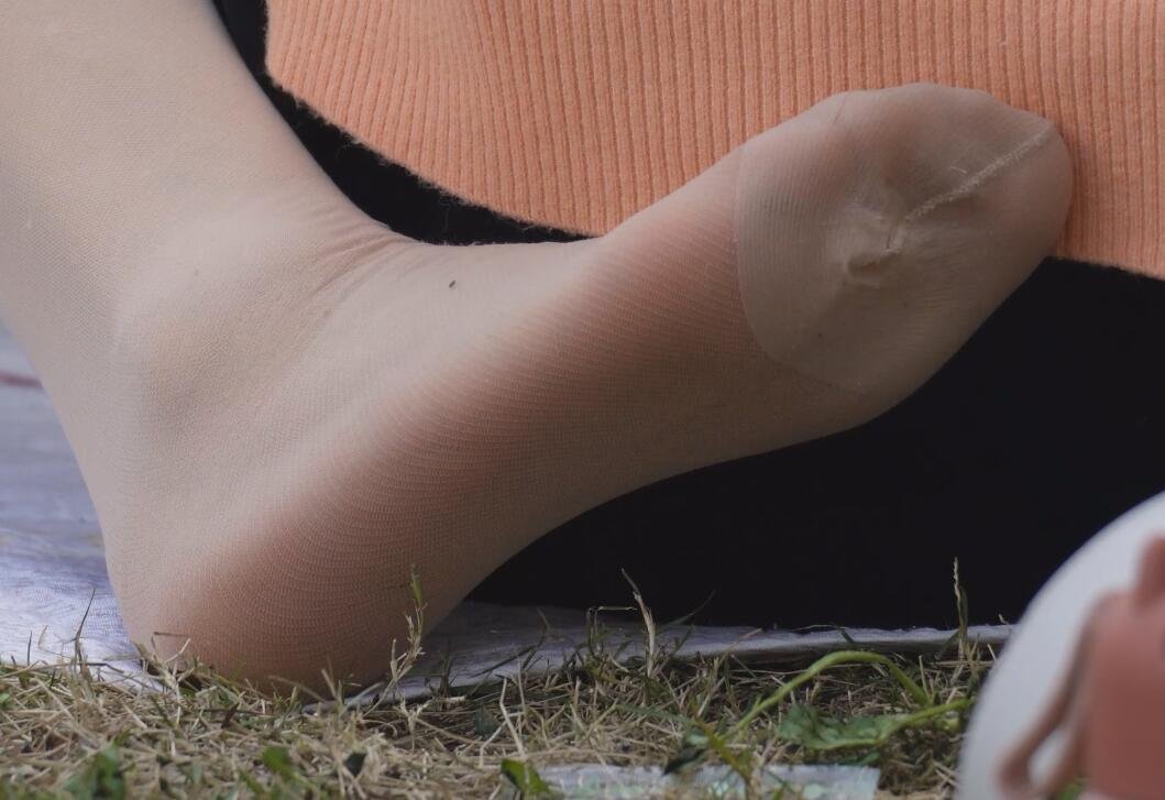 The lady show us her cute sole 9