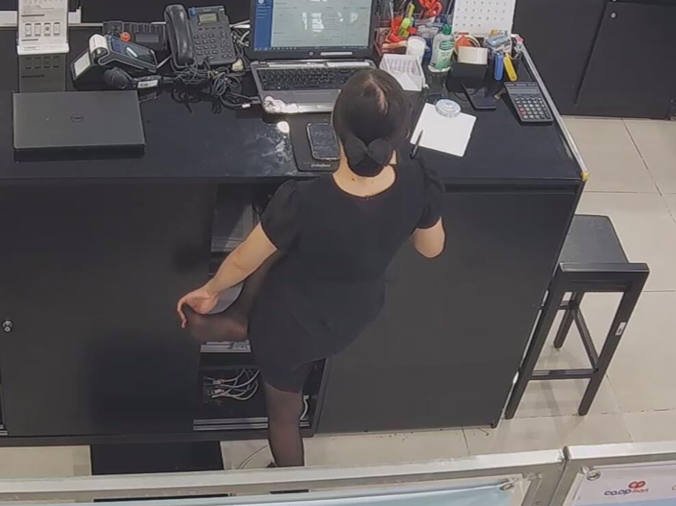 The jewelry store hostess in black nylon show us her cute feet! 221