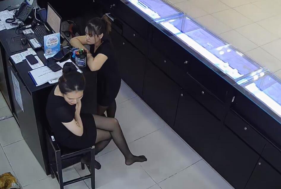 The jewelry store hostess in black nylon show us her cute feet! 224