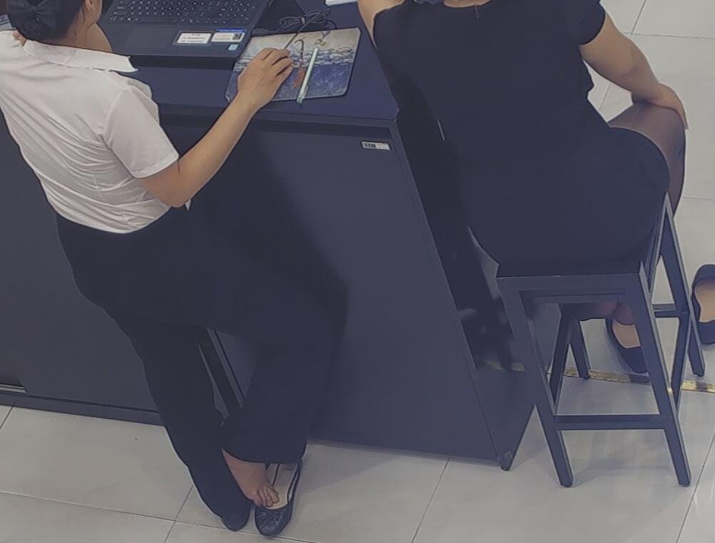 The jewelry store hostess in black nylon show us her cute feet! 226