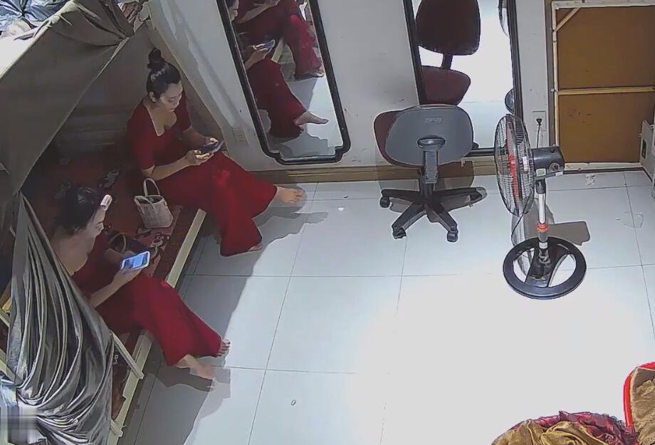 They change into beautiful dresses of different colors every day