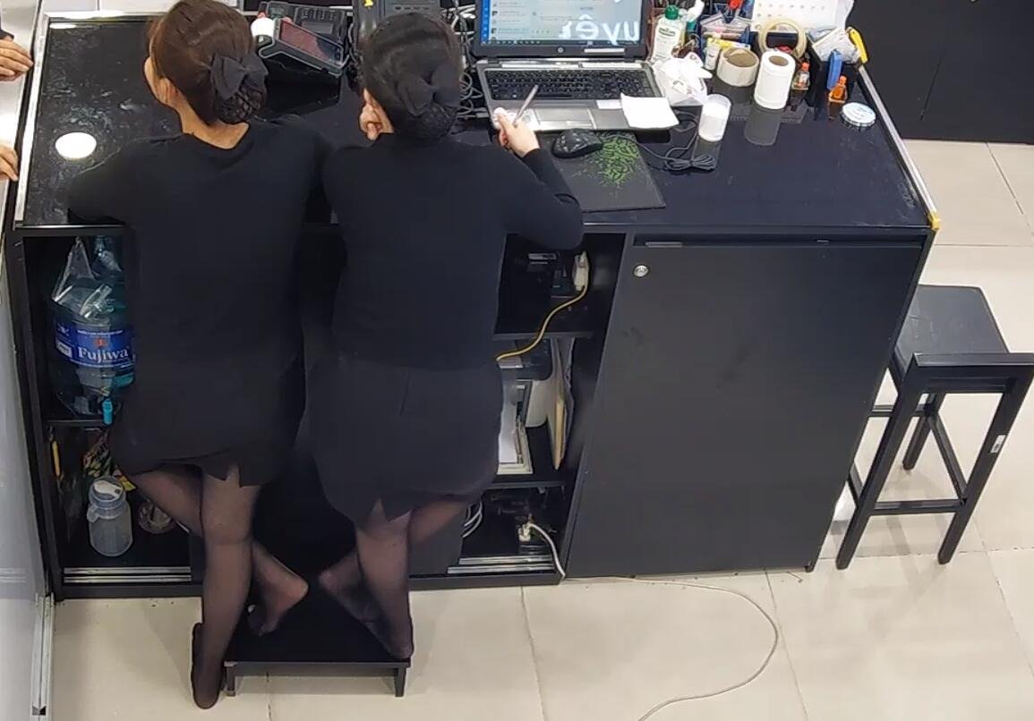 The jewelry store hostess in black nylon show us her cute feet! 243