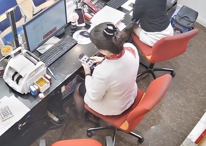 The jewelry store hostess manager show us her cute feet 10