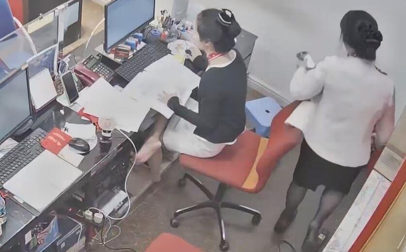 The jewelry store hostess manager show us her cute feet 19