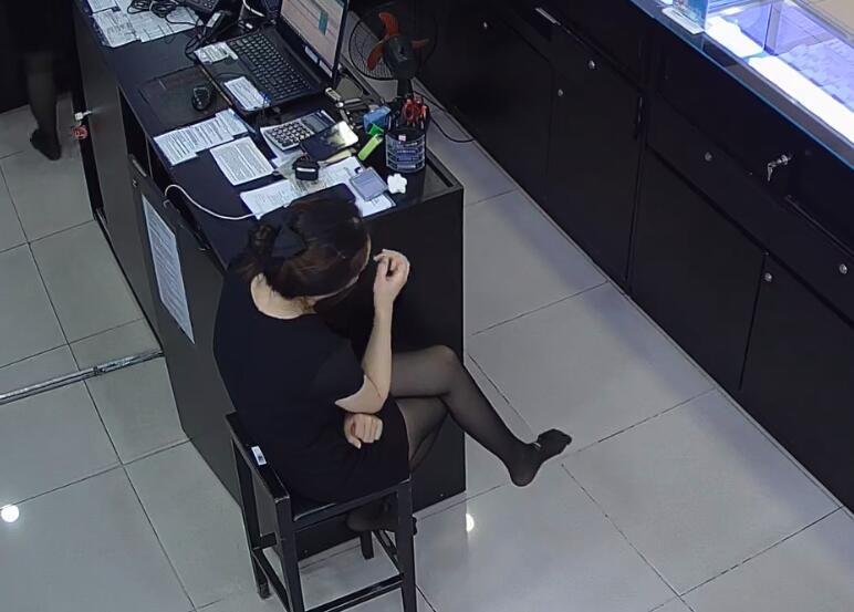 The jewelry store hostess in black nylon show us her cute feet! 285